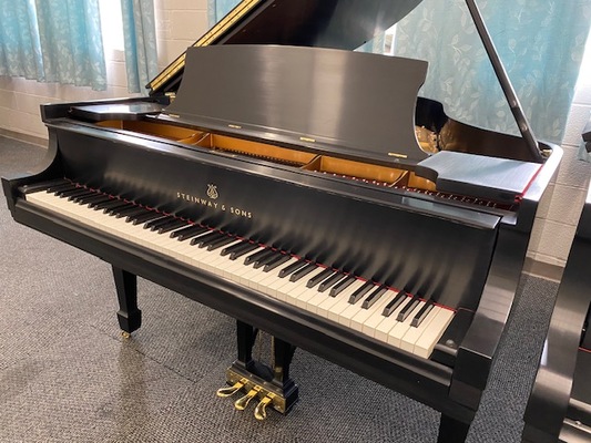 Steinway M Ebony Satin